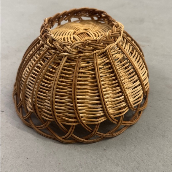 GORGEOUS HAND WOVEN BASKET ☀️🙌🦋 Woven Basket with Open Weave Design - Picture 4 of 6